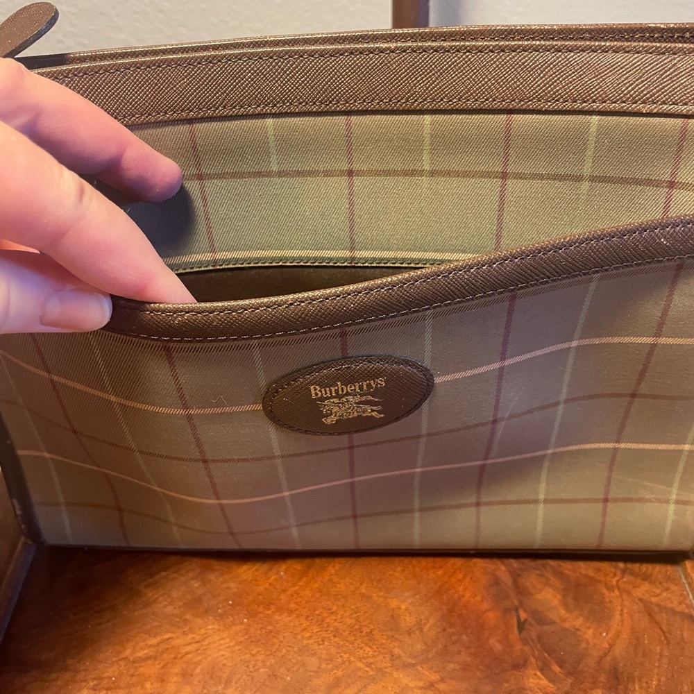 COPY - Guaranteed authentic vintage Burberrys clutch - Picture 5 of 7
